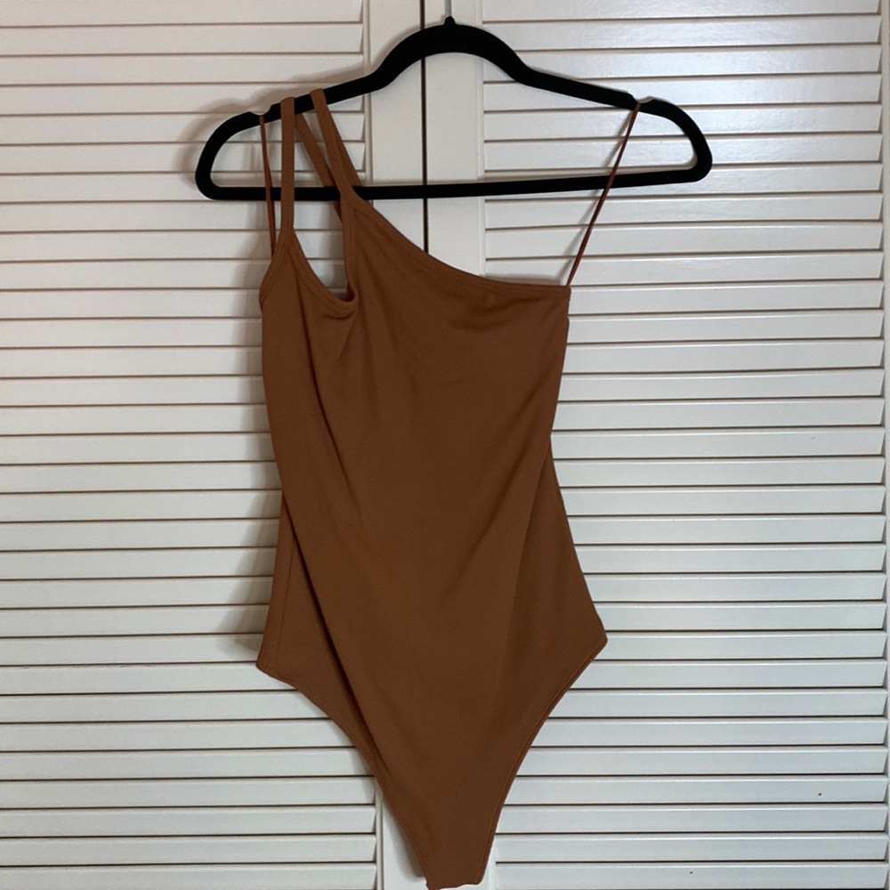 Abercrombie & Fitch Refined Seamless Rib Fabric One-Shoulder Bodysuit
